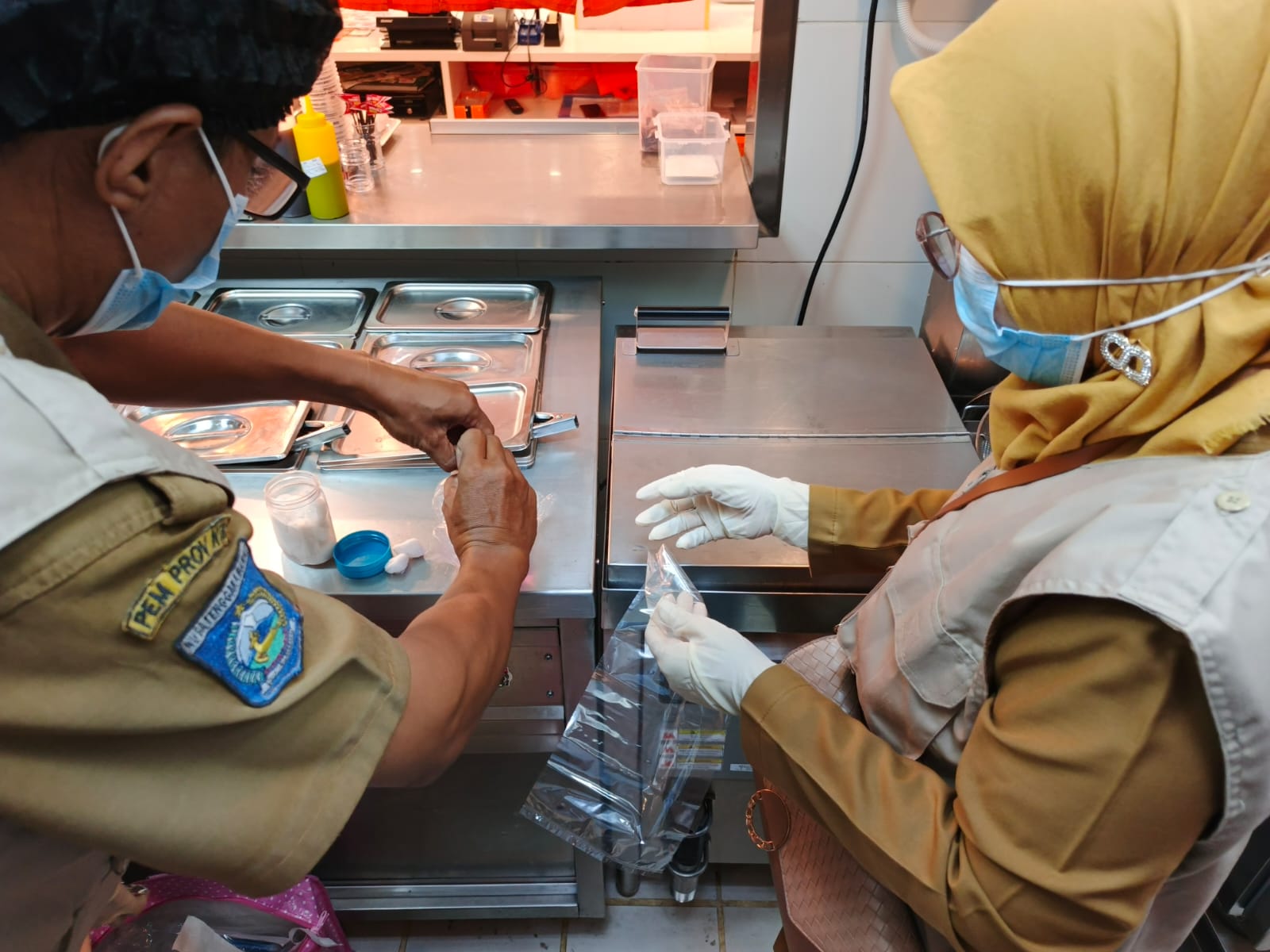 Kegiatan Rutin Petugas UPTD Laboratorium Kesehatan Kota Mataram